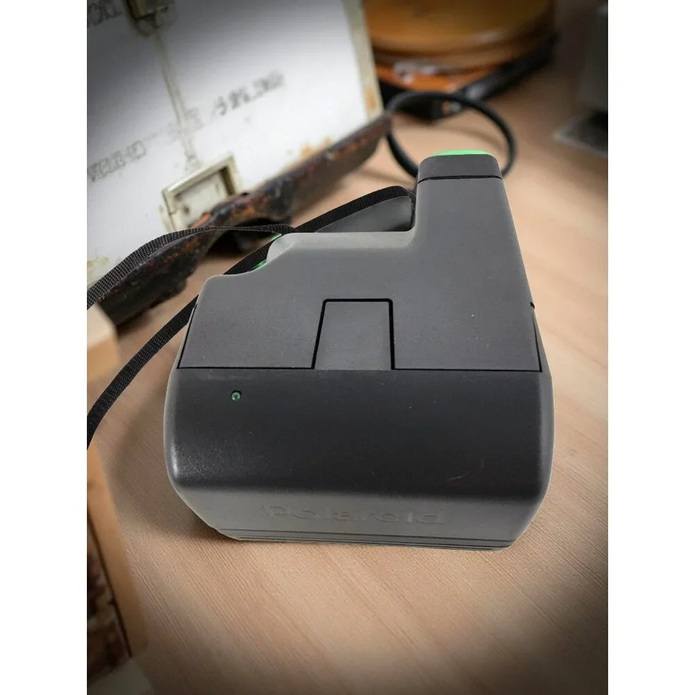 Vintage Working Polaroid One Step Auto Focus Camera.